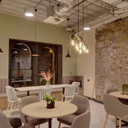 Destiny Student - Broga House * קורק