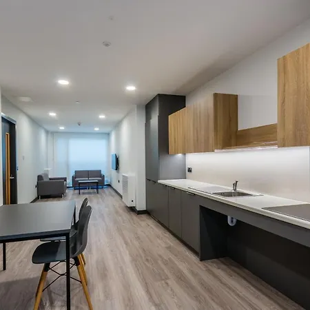 Apartment Destiny Student - Broga House