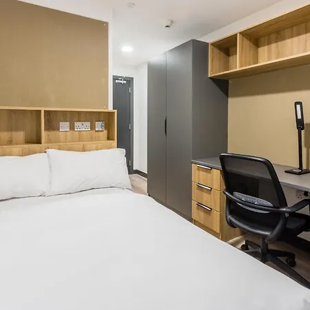 Destiny Student - Broga House Apartament